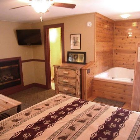 Pocono Pines Mountaintop Lodge At Lake Naomi מראה חיצוני תמונה