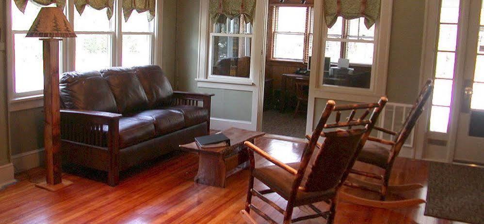 Pocono Pines Mountaintop Lodge At Lake Naomi מראה חיצוני תמונה