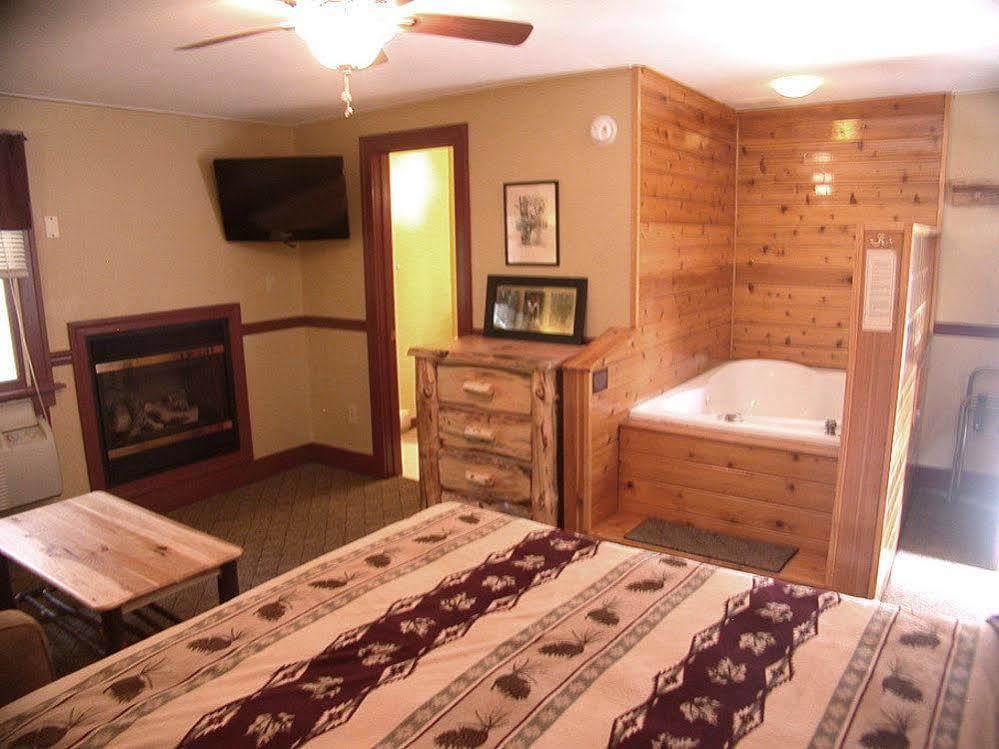Pocono Pines Mountaintop Lodge At Lake Naomi מראה חיצוני תמונה