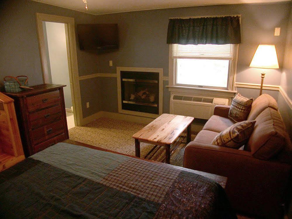 Pocono Pines Mountaintop Lodge At Lake Naomi מראה חיצוני תמונה
