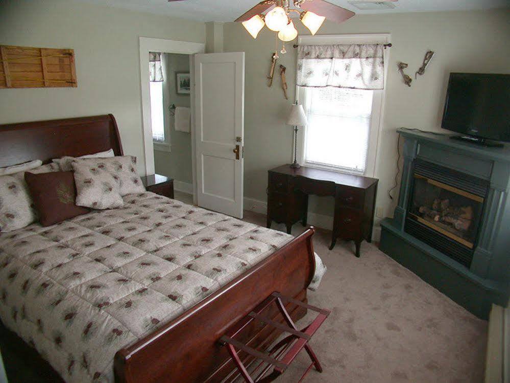 Pocono Pines Mountaintop Lodge At Lake Naomi מראה חיצוני תמונה