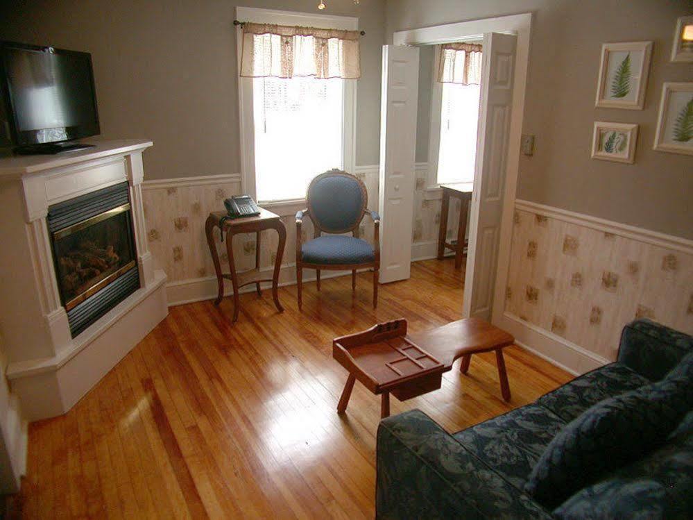 Pocono Pines Mountaintop Lodge At Lake Naomi מראה חיצוני תמונה
