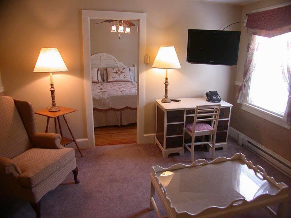 Pocono Pines Mountaintop Lodge At Lake Naomi מראה חיצוני תמונה