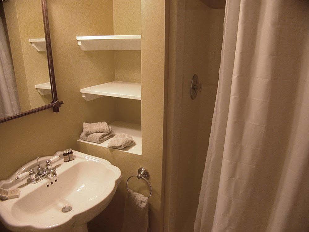 Pocono Pines Mountaintop Lodge At Lake Naomi מראה חיצוני תמונה