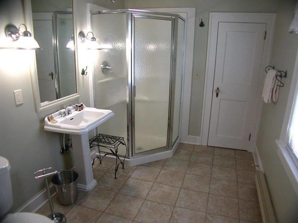 Pocono Pines Mountaintop Lodge At Lake Naomi מראה חיצוני תמונה