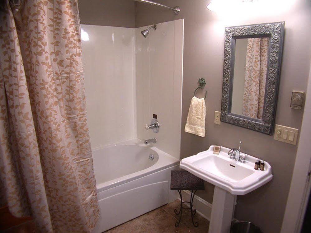 Pocono Pines Mountaintop Lodge At Lake Naomi מראה חיצוני תמונה