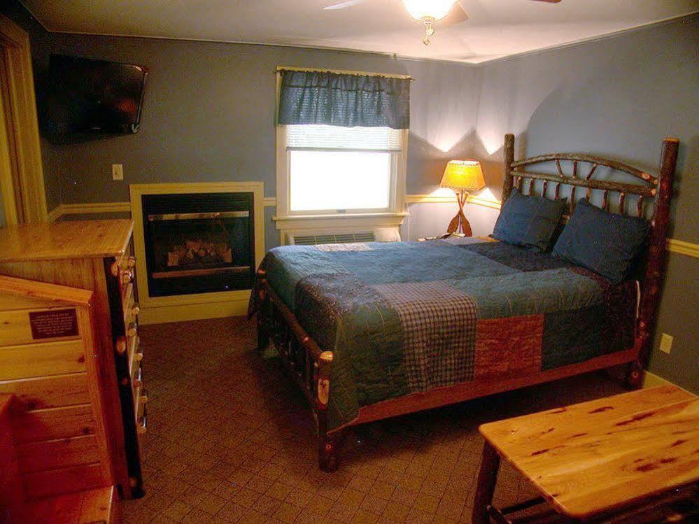 Pocono Pines Mountaintop Lodge At Lake Naomi מראה חיצוני תמונה