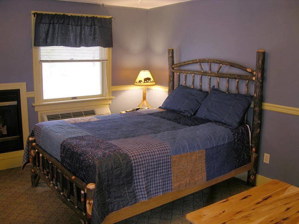 Pocono Pines Mountaintop Lodge At Lake Naomi מראה חיצוני תמונה